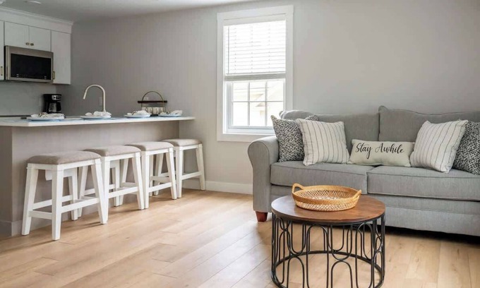 Yachting Village House | Cobblestone Suite by STAY Newport