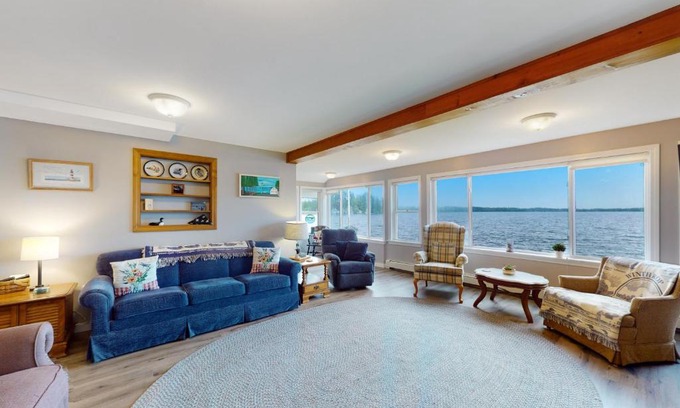 Winthrop House | Cobbossee Hideaway