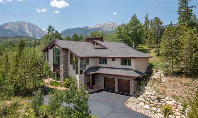 Three Peaks House | CoCo Chalet