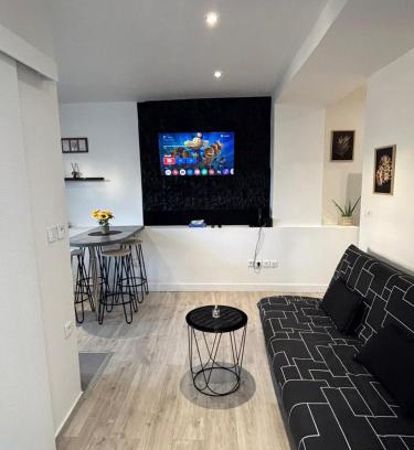 Arpajon Apartment | COCON Cosy - Free Parking - City Center