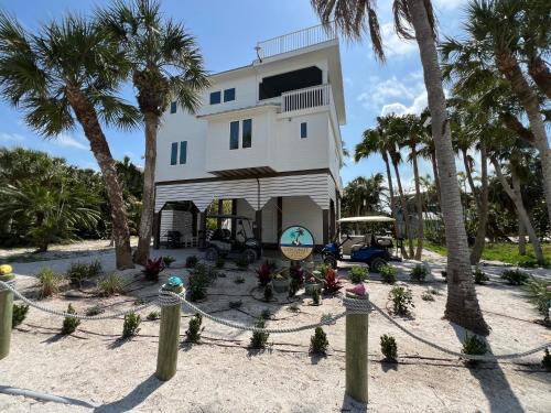 Jose's Hideaway House | Coconut Castaway - Ocean Views, Walk to Beach, Golf Cart, Club Pool