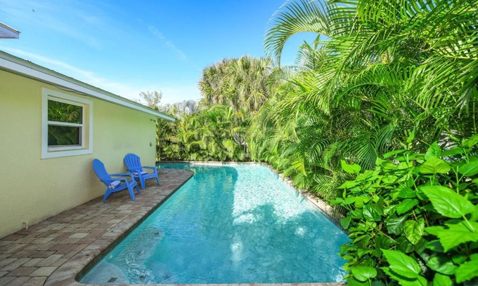 Holmes Beach House | Coconut Cottage #4 by AMI Locals