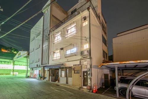 Onomichi House | COCOSTAY尾道本通り - 千光寺も花火も雨の日も全部にやさしい尾道の宿 - In the middle of the shopping street