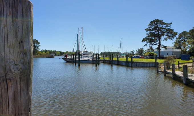 Merritt House | Coffee Creek Cottage: A tranquil, waterfront escape minutes from Oriental, NC