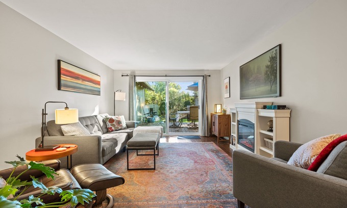Newberg House | Coffey Lane - Wine Country Retreat with King Beds and a Gym