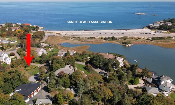 Cohasset Cottage | Cohasset gem steps to Sandy Beach. Ask about our monthly rate off-season!