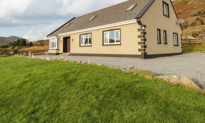 Cong Cottage | COILLMOR, pet friendly, with a garden in Clonbur, County Galway