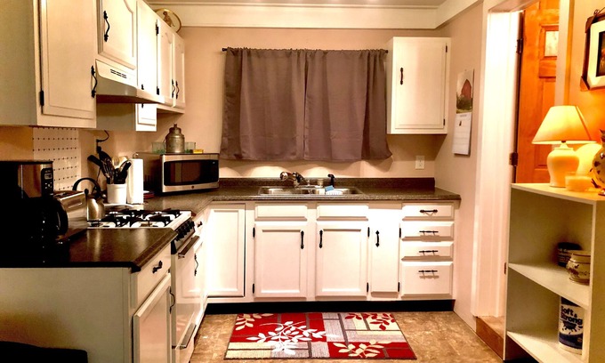 West Eaton House | Cold Spring Farm Milk House Apt. - Colgate & Hamilton College , Pet friendly