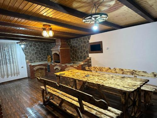 Beclean House | Cole si Denisa