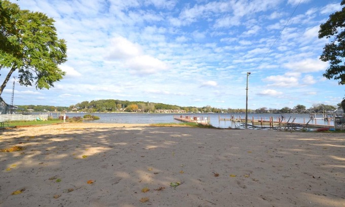 Spring Lake House | Coles Park @ Spring Lake/Grand Haven Labor Day wkend 8/29-9/1 for 6 or less 950