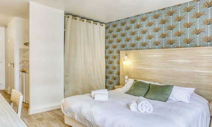 Annemasse Apartment | Colivi Spacious Suite 40m2 Annemasse Station - Separate Living Room