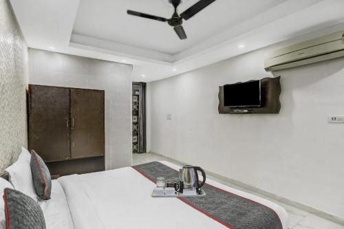 Sector 63 Hotel | Collection O AP Grand