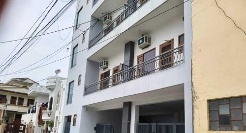 Karnal Hotel | Collection O Kalpana Chawla Hospital Karnal