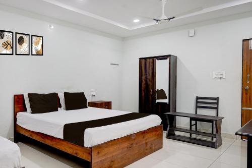 Nellore Hotel | Collection O Mini Bypass Nellore Road Formerly AMR Guest Inn