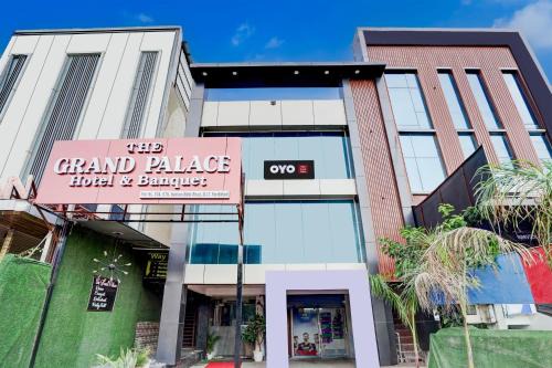 Faridabad Hotel | Collection O The Grand Palace Hotel & Banquet