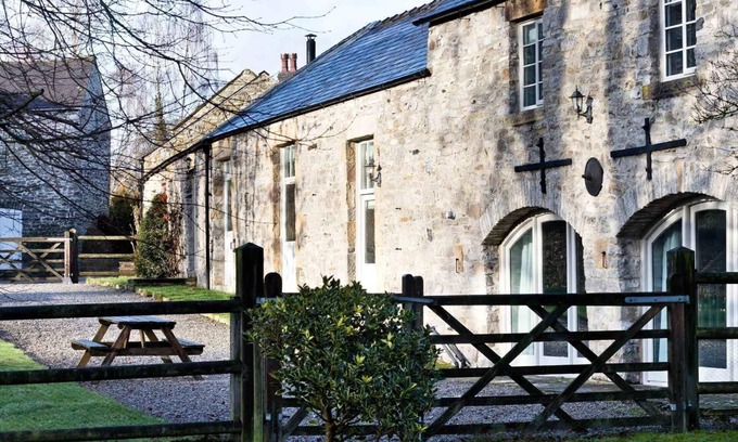 Great Longstone House | Collection of 4 charming barns offering group accommodation for 16, close to Bakewell