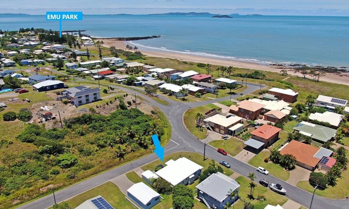 Emu Park House | Colleen's Beach Shack - Your Perfect Beachside Retreat!