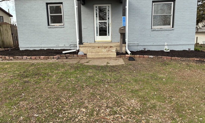 Galt House | Colleens 2-bedroom house in Rock Falls with AC, WiFi.