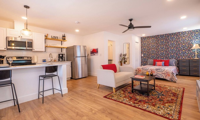 West San Antonio Apartment | Collins Garden Studio Near Downtown - 4 miles
