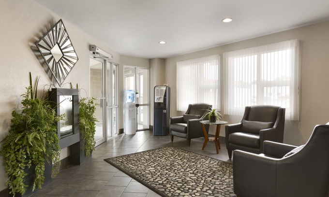 Saskatoon Downtown Hotel | Colonial Square Inn & Suites