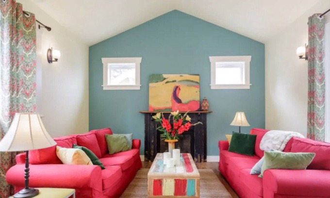 Columbia City Cottage | Colorful Cottage Close to Lake Washington