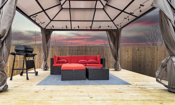 Lubbock House | Colorful home|Gazebo|Walk to Texas-Tech and UMC