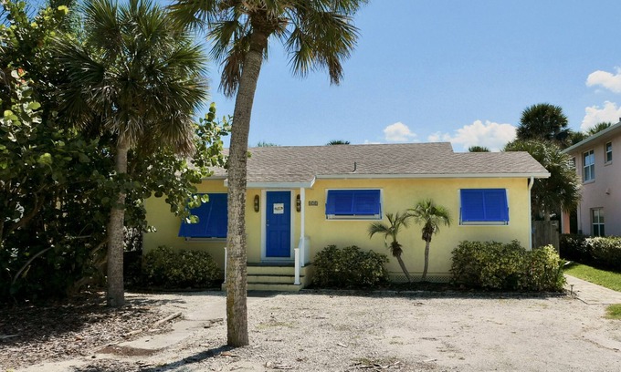Horton Shores House | Colorful NSB Home W/Bonus Guest Cottage! Easy Beach Access and Walk to Flagler!