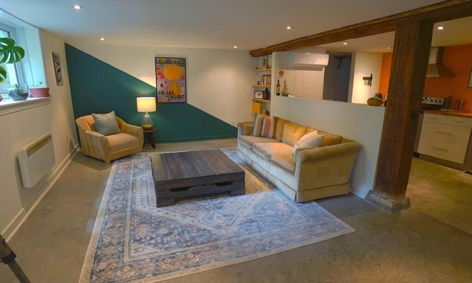 Cote-Des-Neiges—Notre-Dame-De-Grace Apartment | Colourful and Bright Renovated Basement Suite