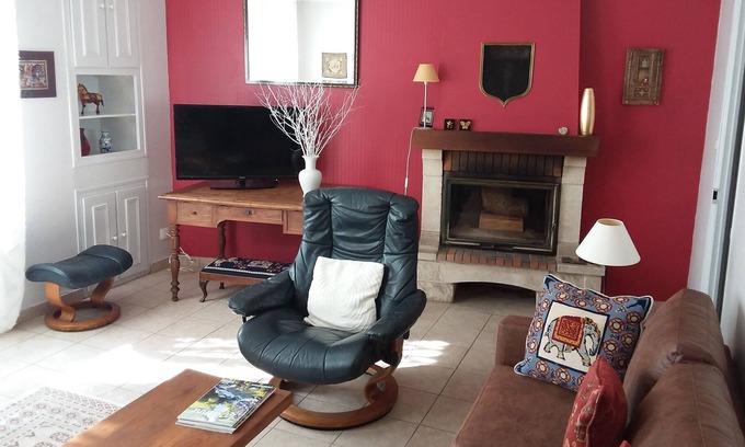 Le Vigeant House | Colourful well equipped 2-Bed House in Le Vigeant