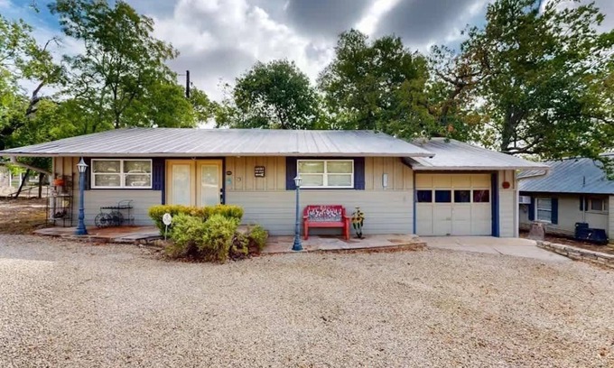 Ingram House | Combined Cabin Escape w BBQ, Fire Pit