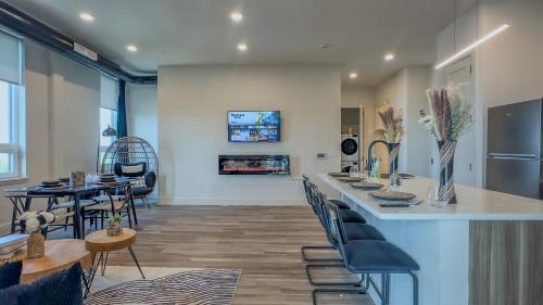 East Orange Apartment | Combo Apt, Near Airport & Train 8min, FREE Parking!