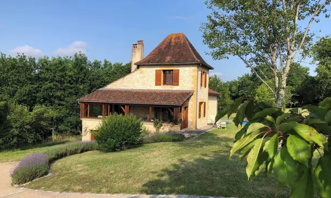 Monpazier House | Come and discover our peaceful home that embodies the charm of the countryside.