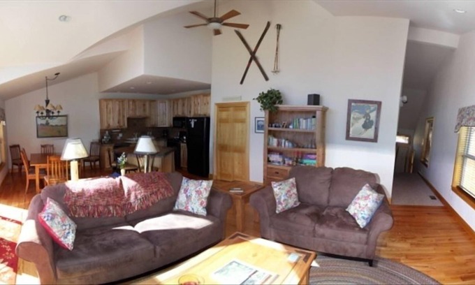 Pole Creek House | Come and enjoy our little piece of paradise in the Fraser Valley!