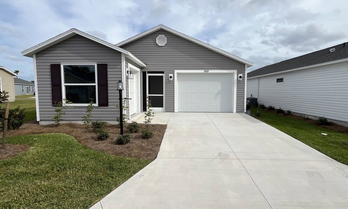 Okahumpka House | Come discover your Oasis in The Villages: A relaxing retreat in Lake Denham!