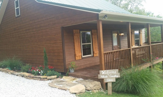 Harrison Cabin | Come enjoy this newly built Hillside country Cabin located near buffalo river