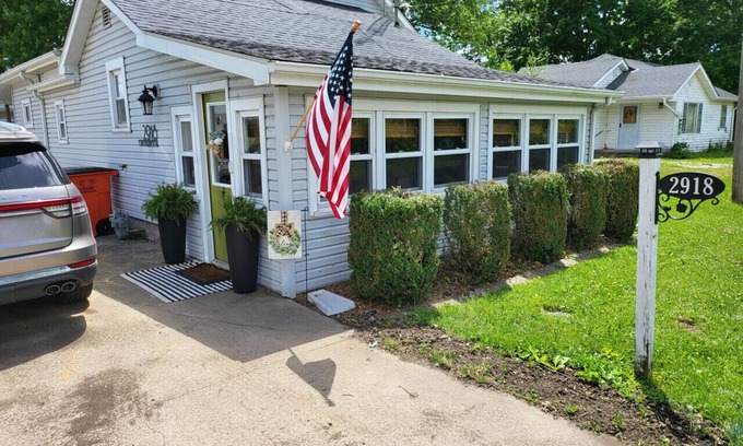 Mattoon House | Come Escape to Paradise on the Lake