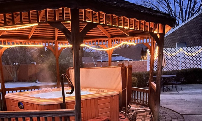 Jeffersonville House | Come explore all that Jeffersonville and Louisville have to offer