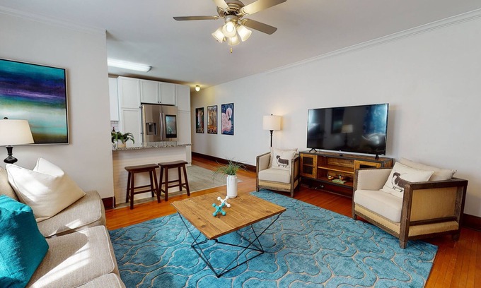 Corryville Apartment | Come Explore @ Zoo Station!
