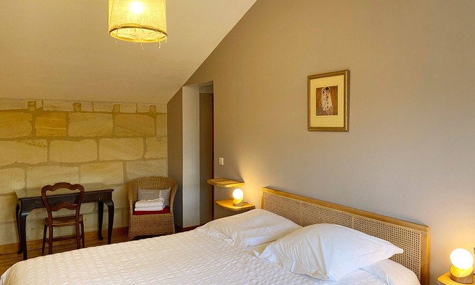 Saint-Caprais-de-Bordeaux House | Come relax on a Bordeaux family vineyard in this charming bright holiday house