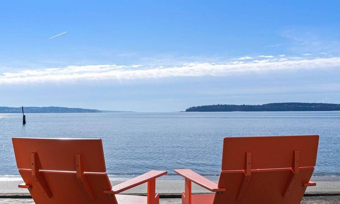 Tulalip House | Come in and Stay awhile at the Mission Beach, Beach House!