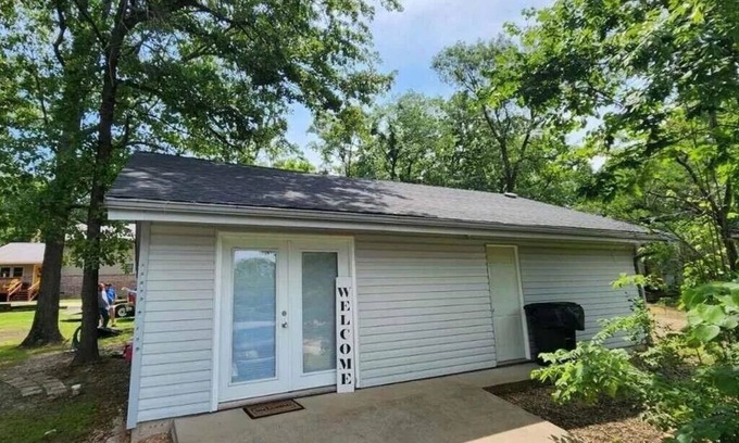 Copeland Cottage | Come relax at Albert's Walnut Grove Cottage at Grand Lake with fire pit & grill!