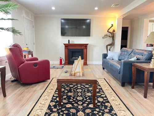 Fountain Apartment | Come Stay At The Blue House