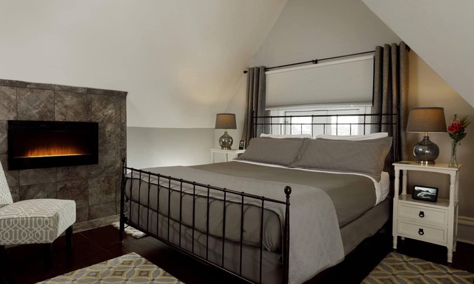 Central Business District Bed & Breakfast | Come stay with us, you'll see why we are ranked #1 lodging in Kalamazoo, MI.