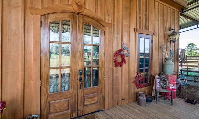 Keatchie Cabin | Come To The Country To Get Away From It All.