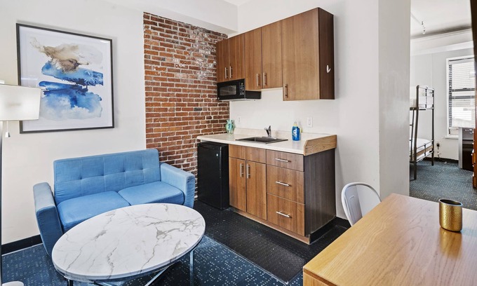 Downtown Boston Apartment | Come Visit Boston and Stay In Our Homey Studio