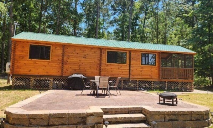 Newberry Shores House | Comfee Cozee Cabin on the Covee-Lakefront ! Kayaks! nSleeps 4
