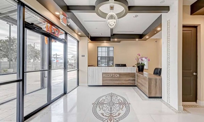 South Houston Hotel | Comfeeni Inn and Suites