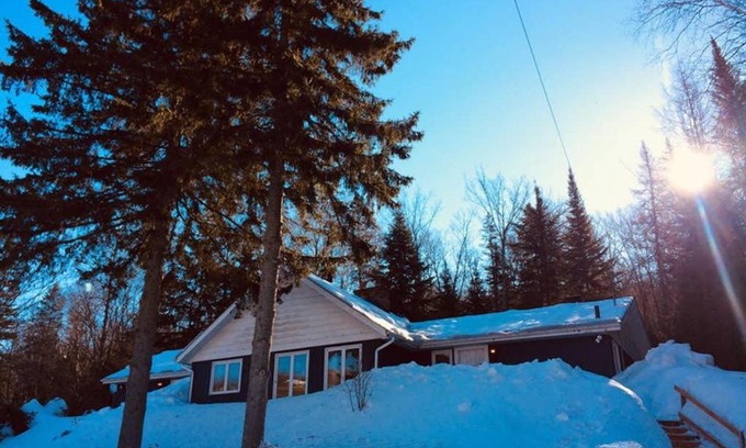 Saint-Sauveur Ski Chalet | Comfort and convenience with a little price!