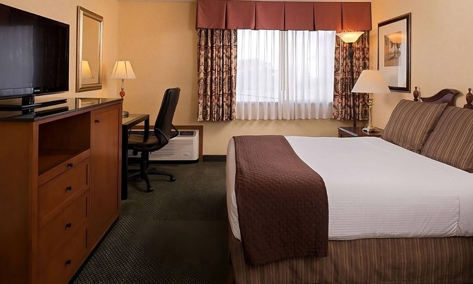 Tri-Cities Hotel | Comfort and Convenience! Pets Allowed, Outdoor Pool, Free Parking