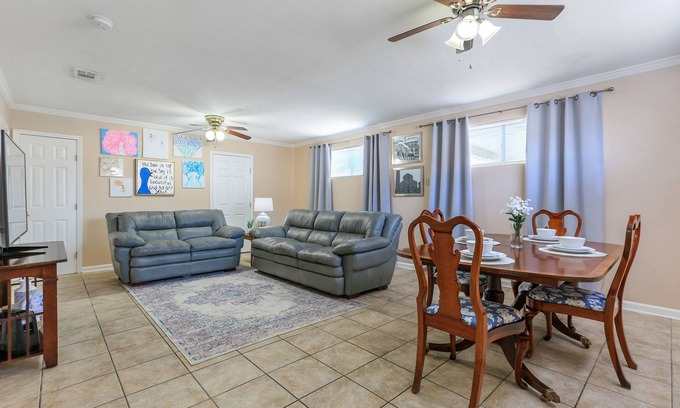 Arabi House | Comfort and Convenience, minutes away from historical French Quarter